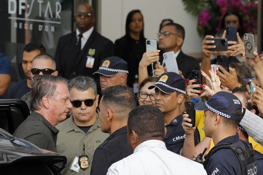 Bolsonaro sai da prisao domiciliaria para realizar procedimentos medicos.jpg