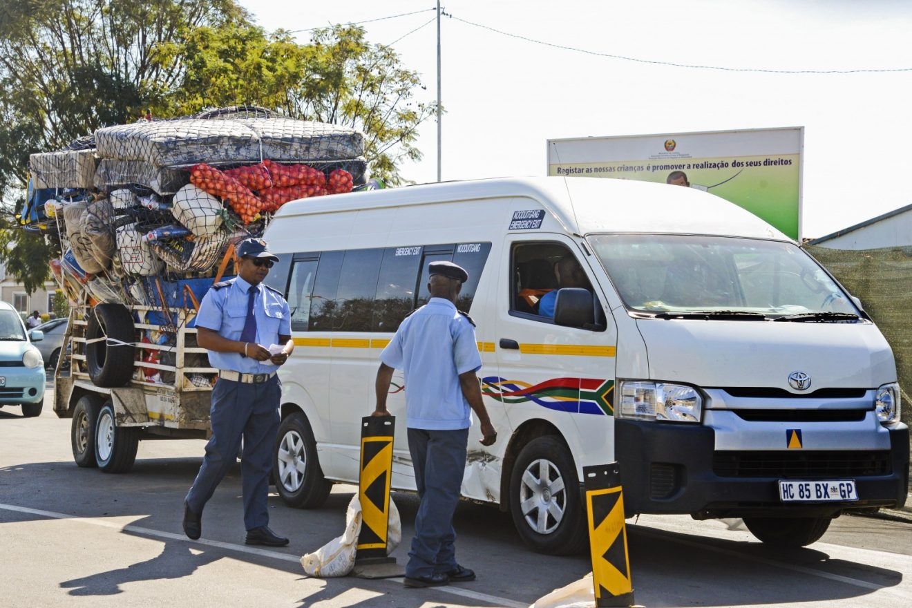 Debate se em maputo direitos e deveres no comercio transfronteirico.jpg