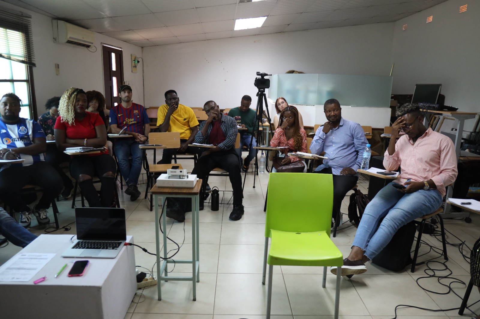 Profissionais criativos capacitados em negocios da musica.jpg