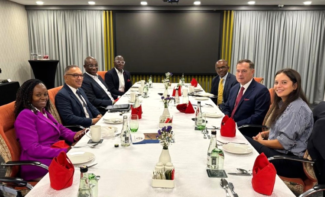 Salimo abdula na cimeira empresarial africana.jpg