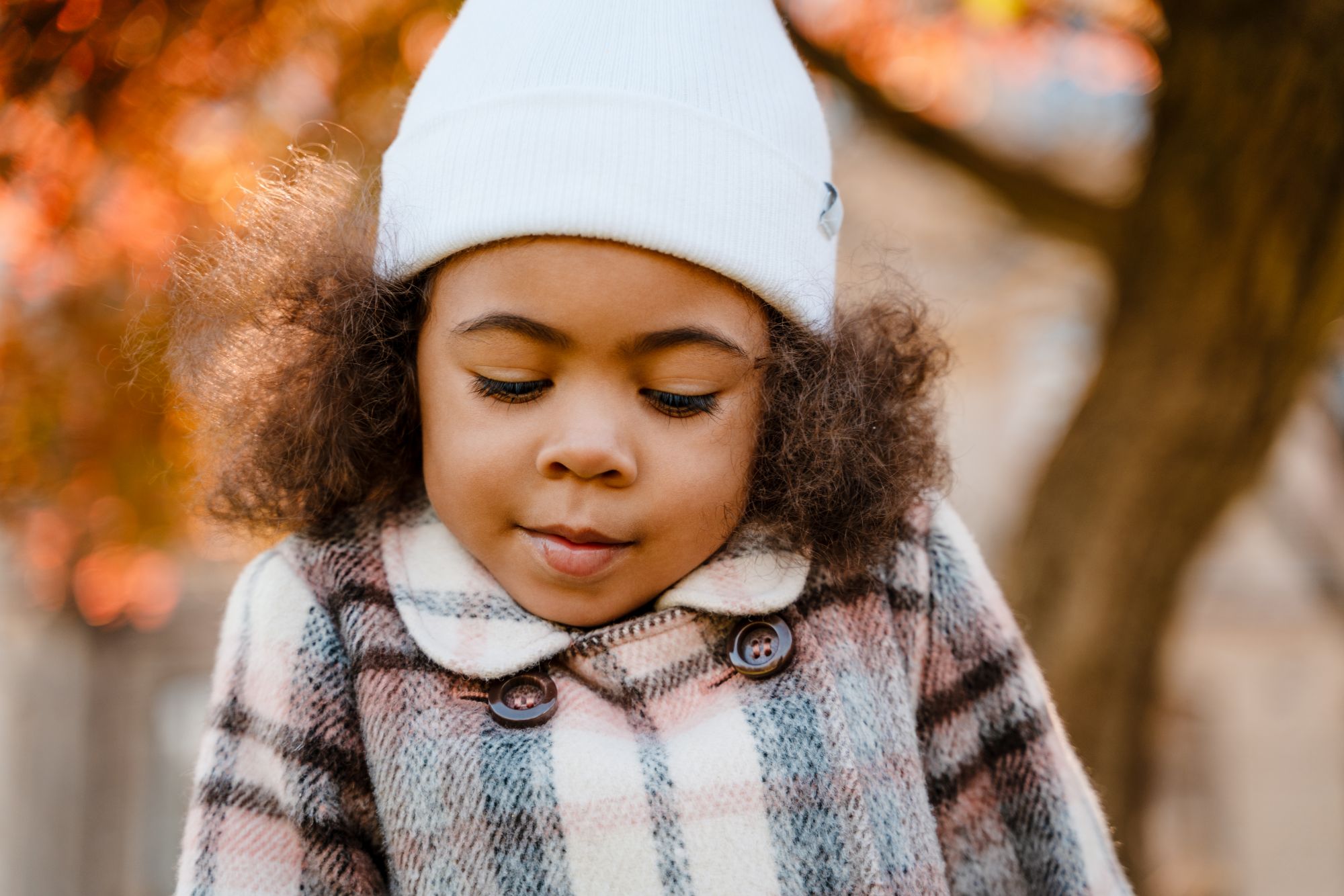Vecteezy black curly haired girl wearing white hat walking in park 4225592 13304643767144249216.jpg