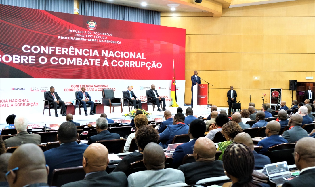 Chapo encerra conferencia sobre combate a corrupcao.jpg
