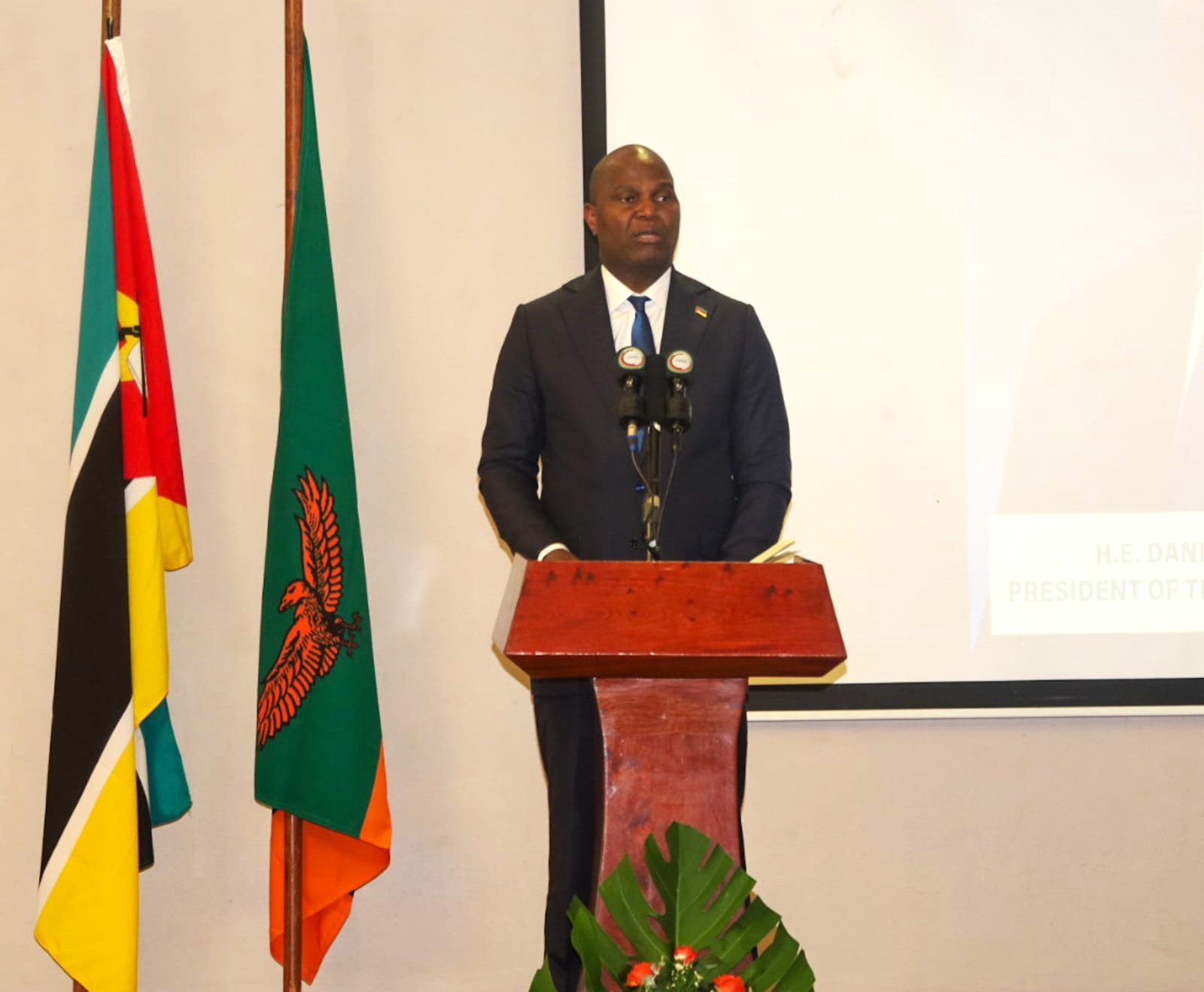 Chapo na celebracao dos 61 anos da independencia da zambia.jpeg