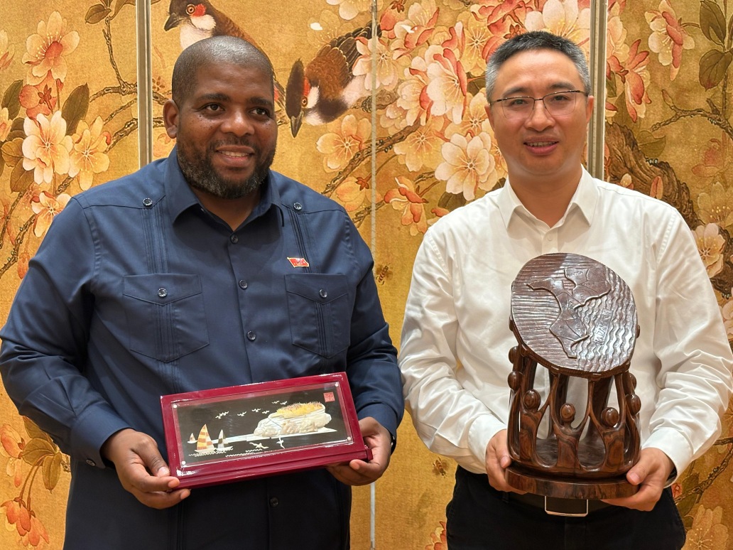 Chakil aboobacar trabalha em guangxi focado no papel do partido.jpg
