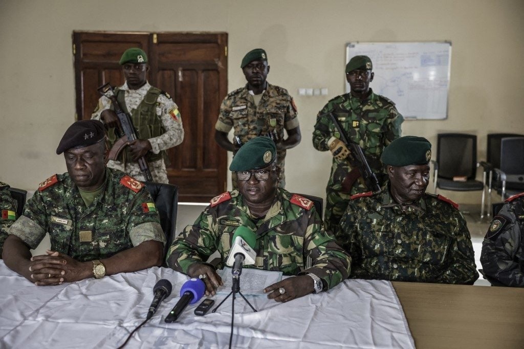 Embalo detido e militares controlam guine bissau.jpg