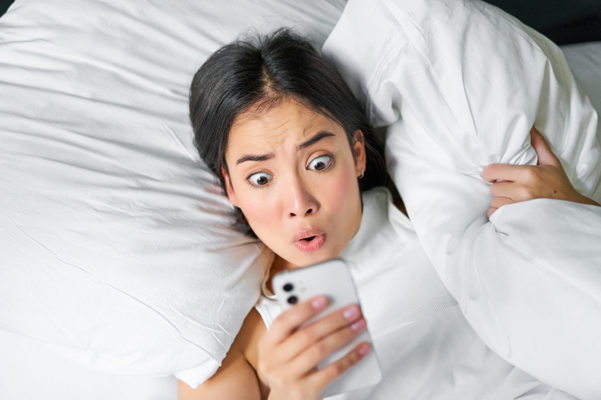 Vecteezy portrait of asian girl wakes up in morning looks at mobile 39381358 scaled.jpg