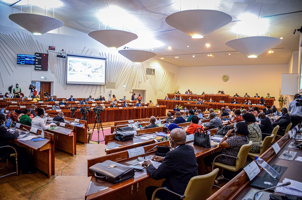 Ar parlamento c. uqueio.jpg