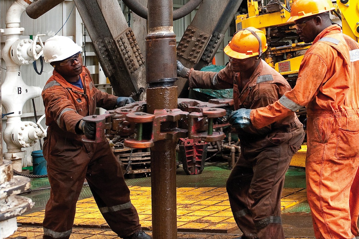 Lei de petroleos vai a revisao.jpg