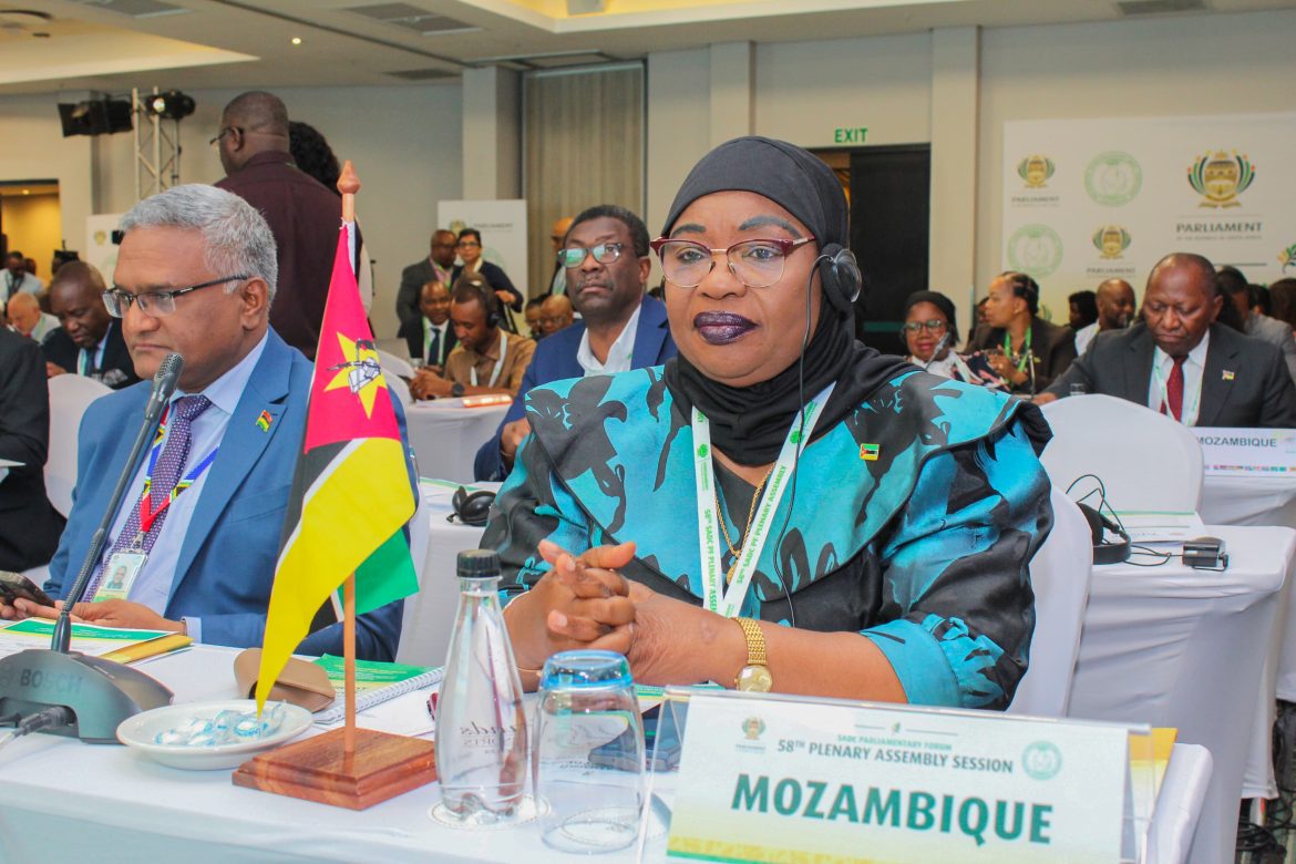 Talapa toma posse no forum parlamentar da sadc.jpg