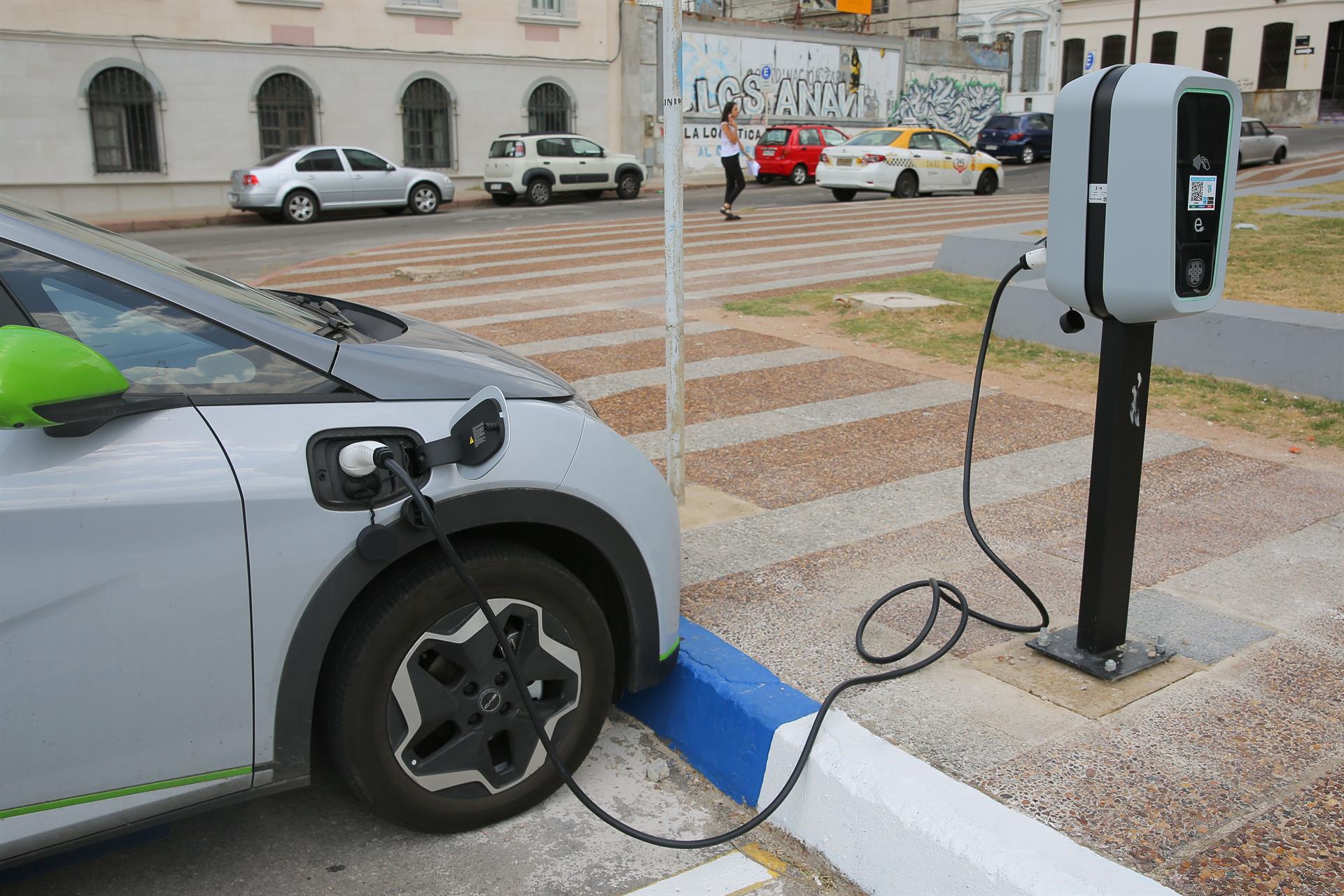 Viaturas electricas importacao isenta de direitos aduaneiros.jpg