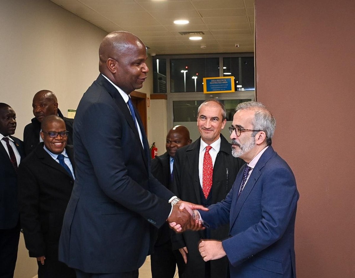 Visita de daniel chapo a portugal cimeira bilateral 2023.jpeg
