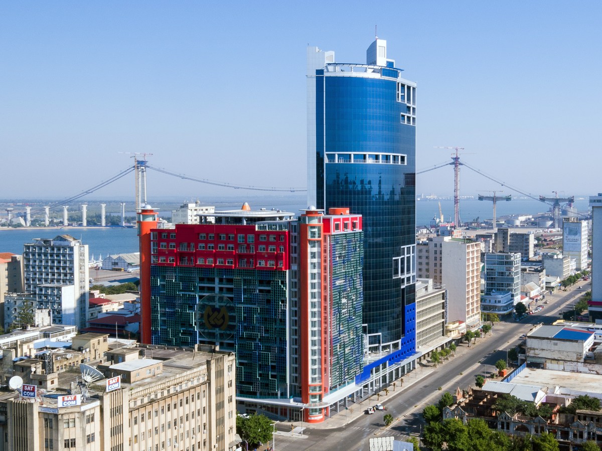 Edificio sede banco mz 17.jpg