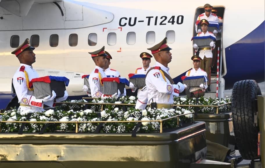 Corpos dos 32 combatentes cubanos caidos na Venezuela chegam a.jpg