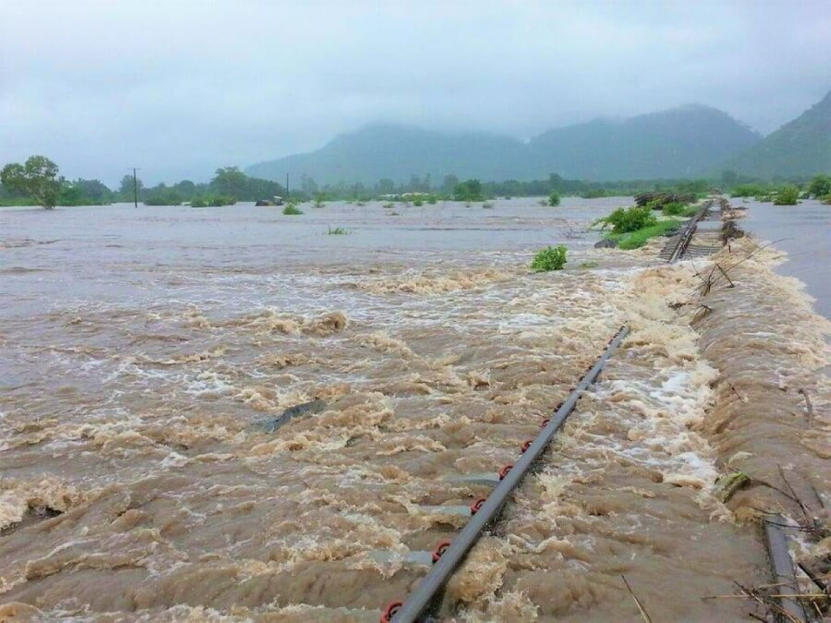 Interrompida circulacao ferroviaria na linha de Limpopo.jpg