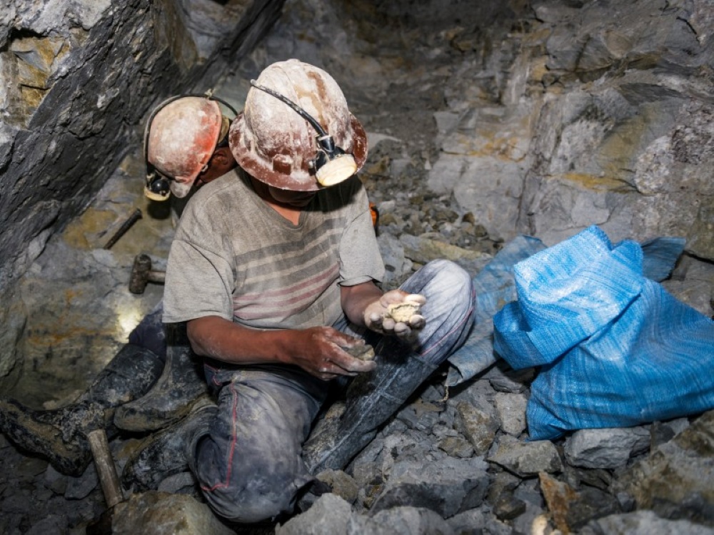 MANICA Seis empresas tem aval para retomar mineracao.jpg