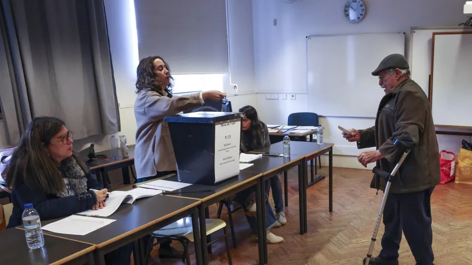 Presidenciais em Portugal Seguro ou Ventura passam a segunda volta.jpg
