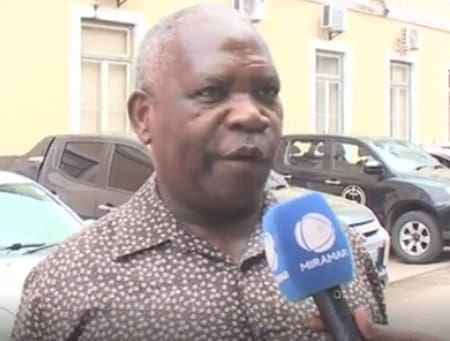 Antonio Muchanga Reassume Uso de Simbolos da Renamo.jpg