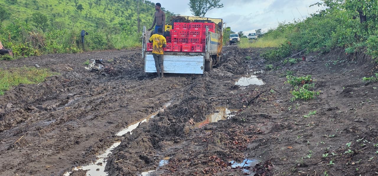 Condicoes Criticas nas Estradas de Mocambique em Marco.jpg