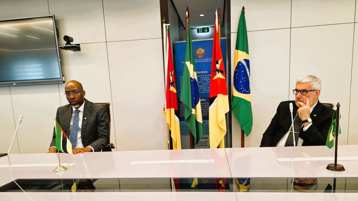 MOCAMBIQUE E BRASIL ASSINAM ACORDO PARA MODERNIZAR AVIACAO CIVIL.jpg