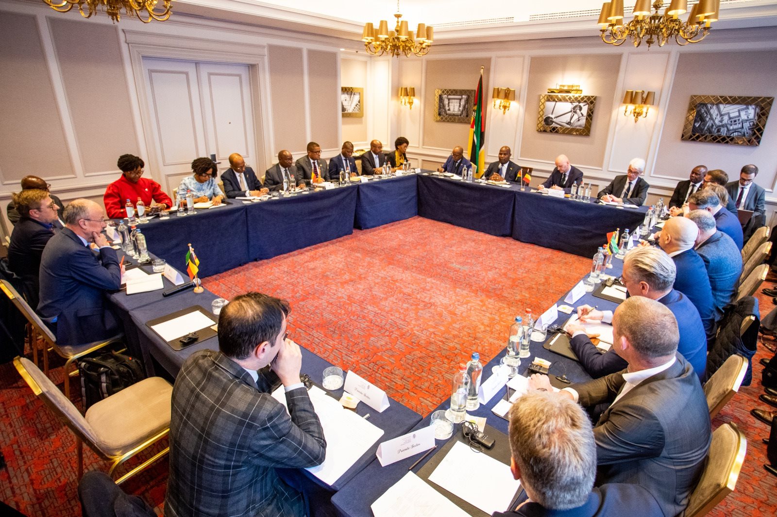 PR apresenta em Bruxelas visao de transformar pais em hub.jpg