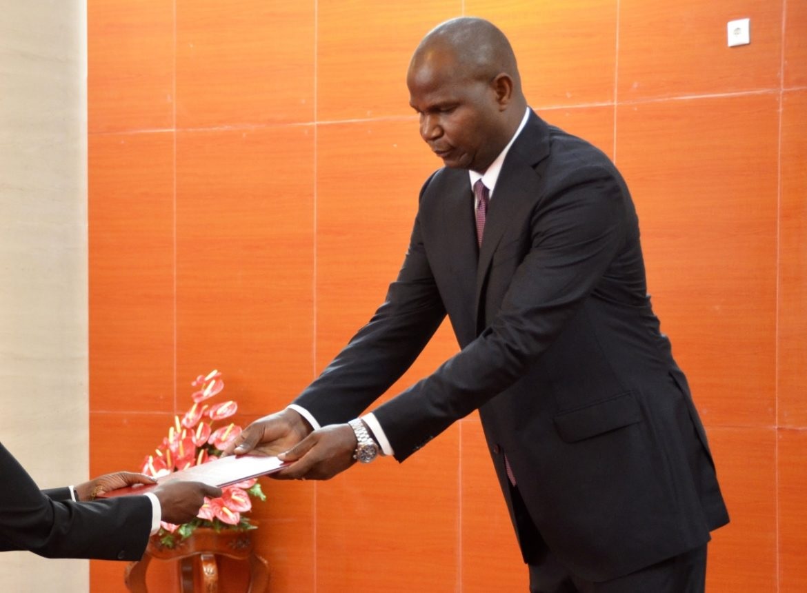 PR empossa membros do Conselho do Estado.jpg