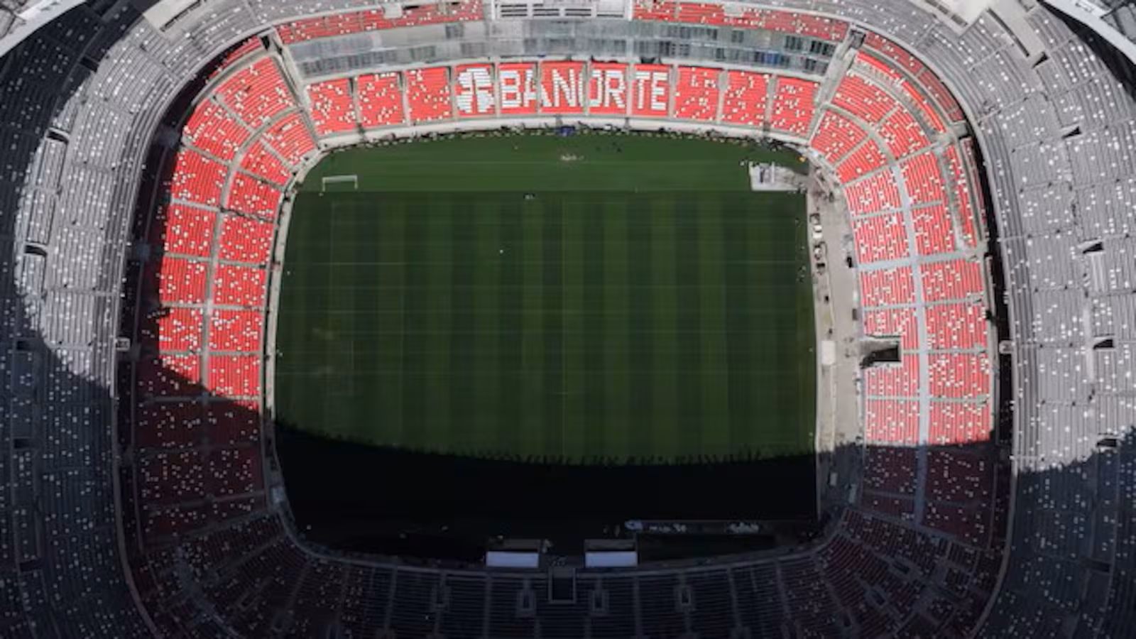 Torcedor mexicano morre ao cair da arquibancada do Estadio Azteca.avif.avif.avif