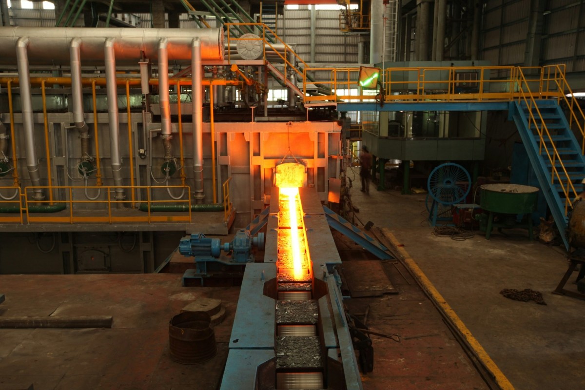 Aluminiumsmelter.jpeg