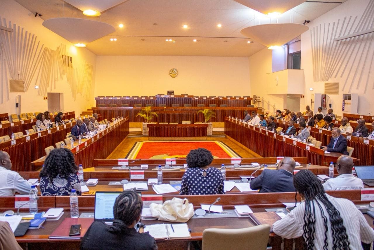 ASSEMBLEIA DA REPUBLICA AUSCULTA GOVERNO EM TORNO DAS PROPOSTAS DE.jpeg