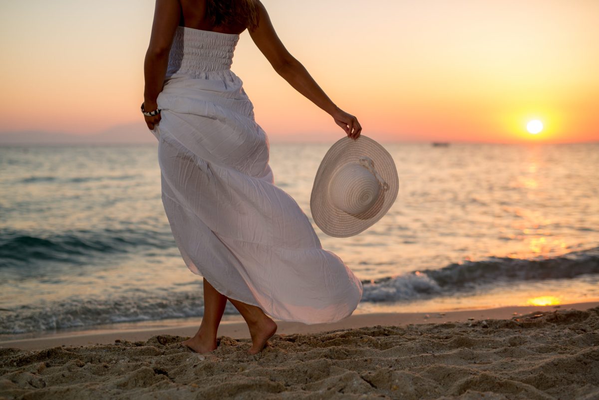 Vecteezy enjoying in the sunset 14158763 scaled.jpg