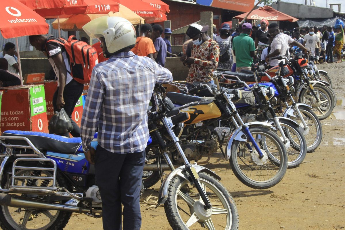 Moto taxistas scaled 1.jpg