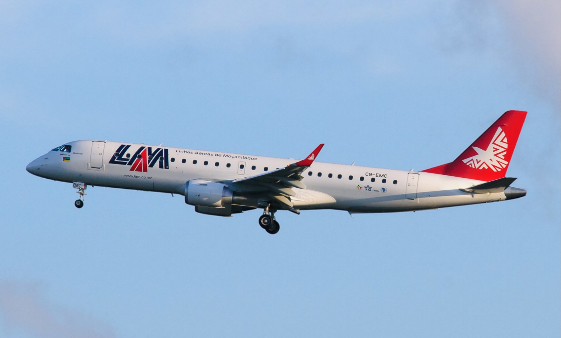 LAM Mozambique Embraer 190 C9 EMC.jpg